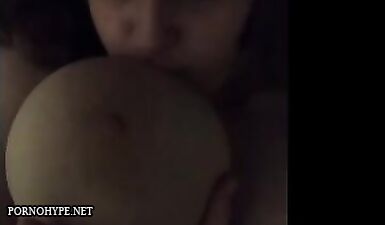 Мастурбация Анны с грудью