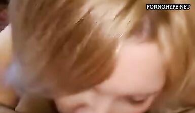 Сексуальная тёща облизывает яйца зятья: горячий минет и страстные ласки