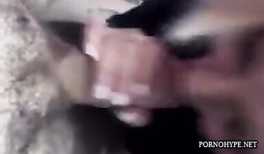 Жадная шлюха сосет и прыгает на член мужа