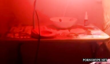 Шлюха отсасывает и ебется на площадке для встреч