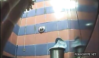 Скрытая камера поймала сексуальную брюнетку в белых трусиках, мастурбирующую перед камерой
