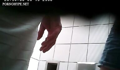 Скрытая камера: Мамка и дочка без трусов в общественном туалете! - Низкочастотные ключевые запросы: скрытая камера, мамка, дочка, общественный туалет, без трусов.