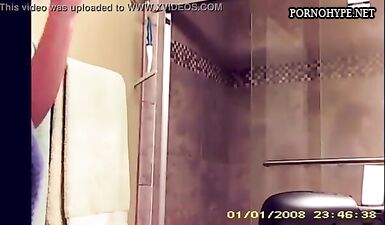 Подглядывающий отчим поймал армянскую красотку с гигантской грудью на скрытой камере