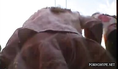 Шикарная задница на скрытой камере: парень снимает все!