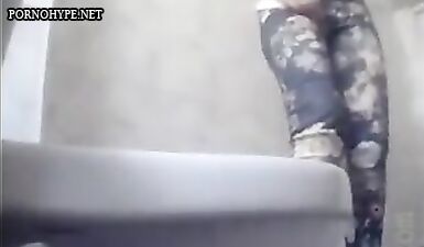 Скрытая камера в женском туалете больницы: секретные съемки