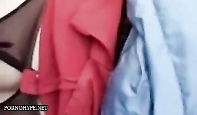 Секс на капоте: жесткий трах с шлюхой