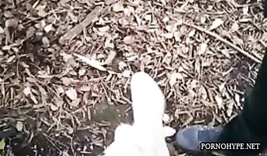 Сучка в сапогах трахнута и залили спермой