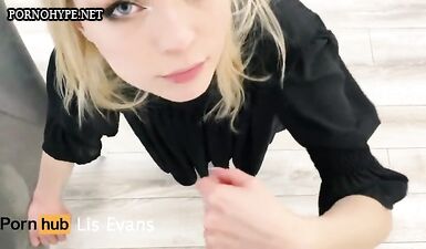 Сексуальная сучка соседка отсасывает и ебется за копейки