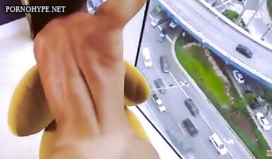 Шлюха с черной киской ебется с парнем на улице