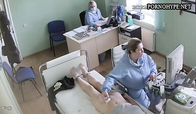 Горячая шлюха устроила сексуальный узи у парня