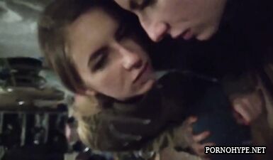 Скандальный минет на складе: горячие страсти и отражение в грязном зеркале!