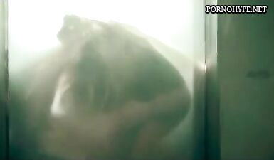 Киану Ривз трахает двух шлюх из фильма «Кто там»: жаркий тройничек!
