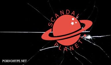 Горячая Сальма Хайек шалит с огромными сиськами на пляже