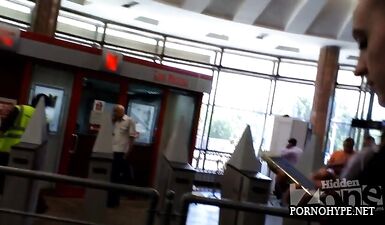 Скрытая камера: Голубые трусы подолбленной шлюхи!