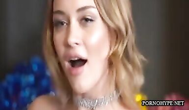 Горячая шлюха в крутой ебле с мужиком - лучший секс наяву!