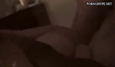 Горячая брюнетка трахается с огромным членом: жесткий секс с волосатой киской!