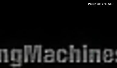 Искусная блондинка испытывает оргазм от секс-машины!