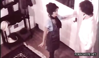 Ненасытные давалки трахаются во все дырки: ретро