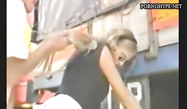 Дальнобойщик трахает девиц на заправках