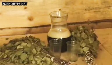 Жены договорились обменять мужей на секс в бане