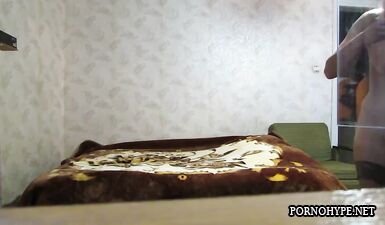 Эта хозяюшка Любит убираться Голышом и С музыкой