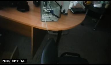 Замужнюю секретаршу трахают два начальника после работы