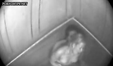 Трахнул незнакомку в застрявшем лифте