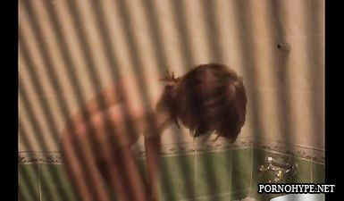 Сын извращенец скрыто снял как мама моется в душе