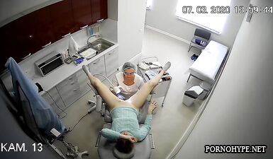 Гинекологическое исследование с сучкой: скрытая камера показывает все ее интимные места!