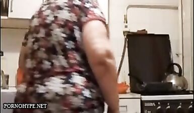Зрелая женщина Маруся в волнующем порно