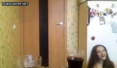 Сумасшедший стриптиз и откровенные танцы: Подробности пьяной ночи в прямом эфире!
